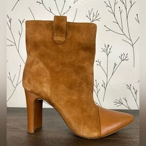 42 Gold Heeled Boots with Pointed Toe and Block Heel